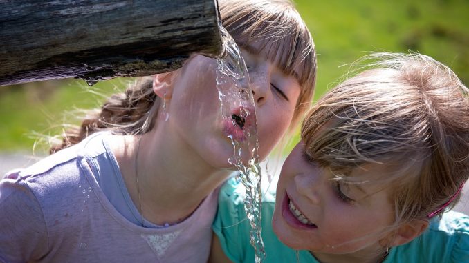 Agua y niñas