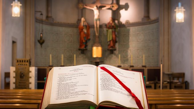 Cruz y Biblia