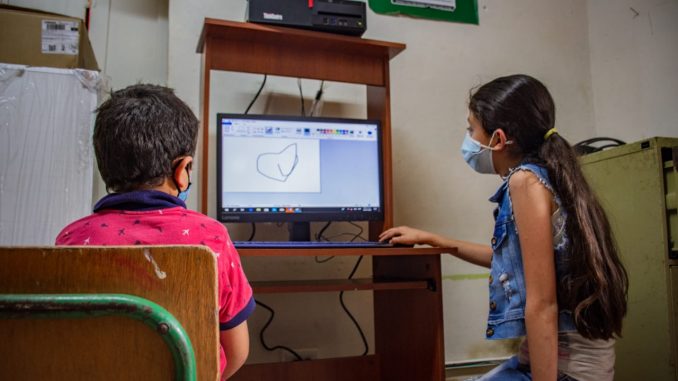 Dotación de escuelas en Abejorral