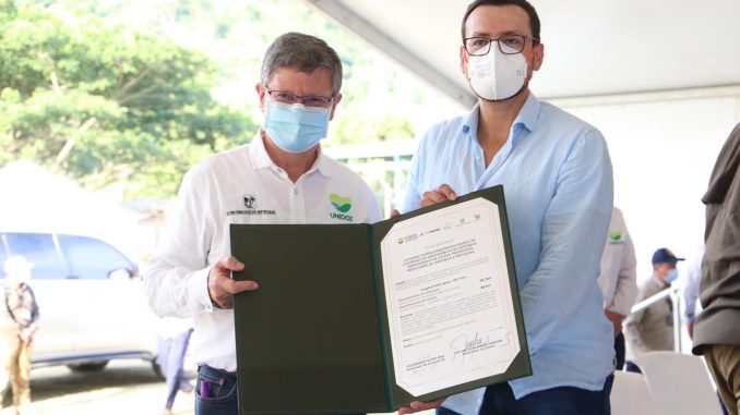 Firma Convenios Caldas y Antioquia