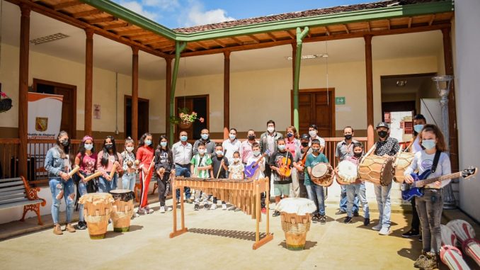 Dotación de Instrumentos Musicales en Abejorral
