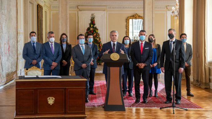 Firma de memorando de entendimiento