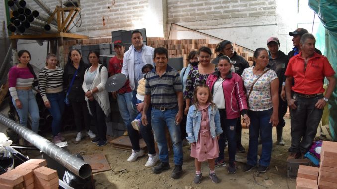 Benefiados con estufas eficientes