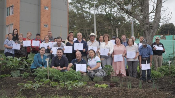 Adultos Certificados en Huertas Caseras