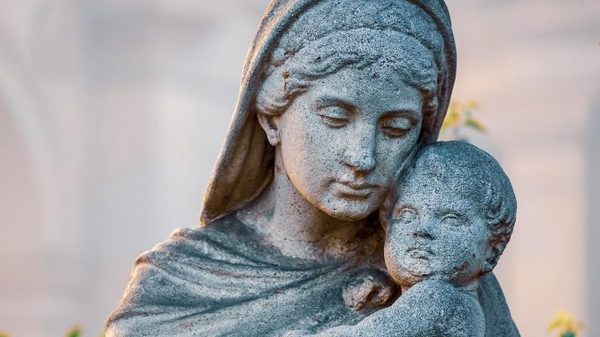 Escultura María