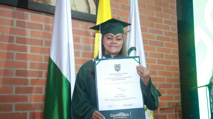 Romelia-Calle,-estudiante-beneficiada,-56-años