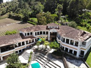 Cornare reporta 5 proyectos viales de la Gobernación de Antioquia en trámite ambiental; uno permanece suspendido