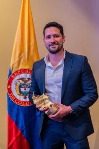 Alcalde de Sonsón recibe premio nacional por devolver la dignidad a adultos mayores vulnerables
