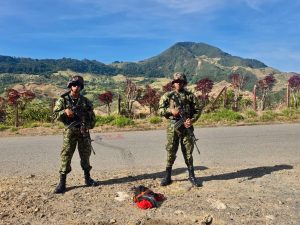 Grafitis del ELN en Sonsón: Ejército interviene tras nuevo hallazgo en vía a La Unión
