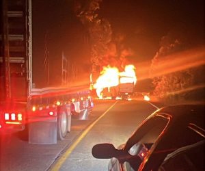 Hombres armados obligan a pasajeros a bajarse de un bus y le prenden fuego en La Unión, Oriente antioqueño